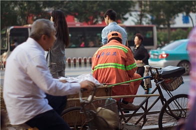 香港眼镜摄影师kk猥琐捆绑调教女模：摄影失德：人性与职业道德的边界挑战-2