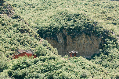 黄色软件下载303免费oppo版破解大全免费下载：破解软件暗藏风险，安全游戏绝不可忽视